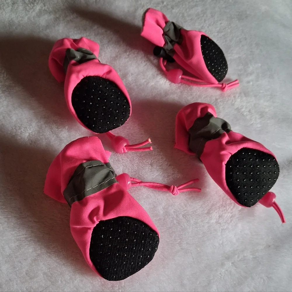Dog Snow Boots Pink Adjustable with Drawstring Closure For Hot Pavement S-M NWT